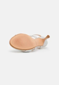 Clarks Amali Buckle - Sandalias De Tacón - Silver Metallic -Ofertas Clarks Tienda 5a6cd3fe02b6483cbd7687eebe6c5402