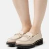 Clarks Orianna Edge - Mocasines - Ivory
