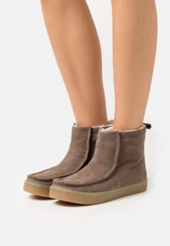 Clarks Barleigh Pull - Botines Bajos - Taupe