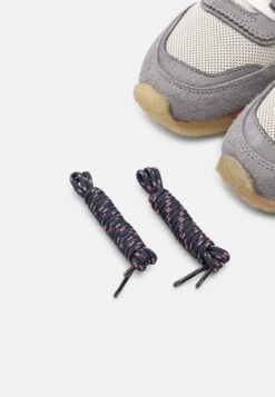 Clarks Originals Torrun - Zapatillas - Grey/White -Ofertas Clarks Tienda 9c1f77383a034f5db6e731c0794f1f36