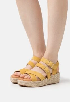 Clarks Kimmei Buckle - Sandalias Con Plataforma - Yellow
